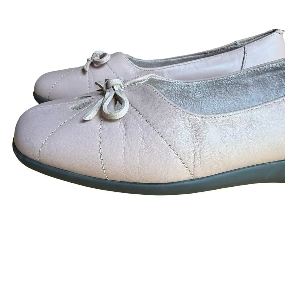Cobbie Cuddlers Pink Slip On Leather Loafers Flats Comfort Shoes Bow Toe sz 6 W